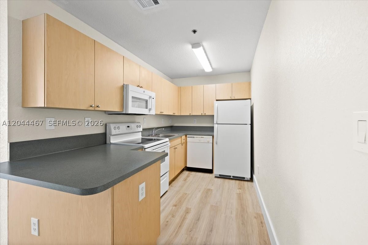 437 Sw 7th St 201 Property Photo 10