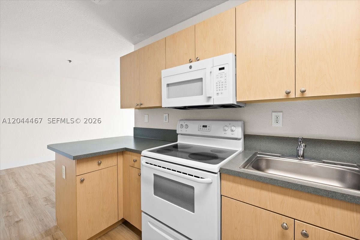 437 Sw 7th St 201 Property Photo 11