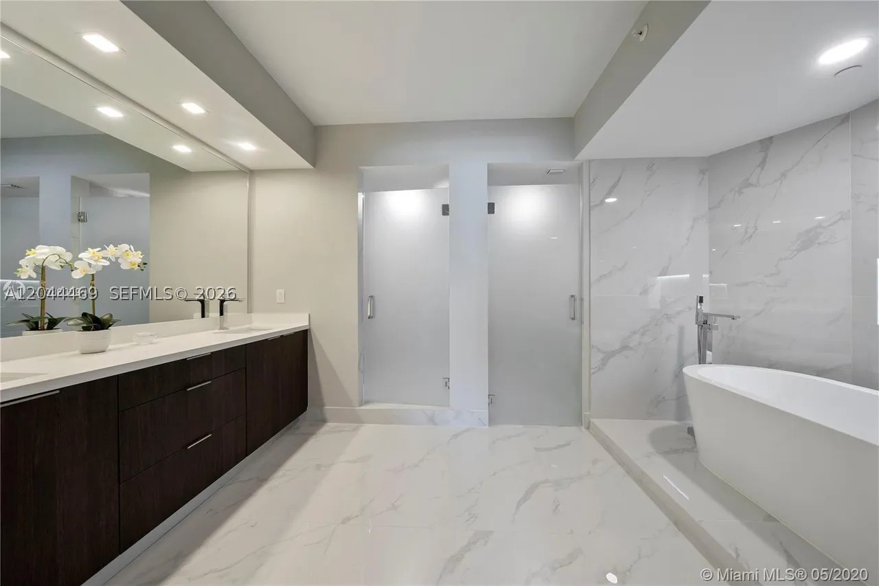 300 S Pointe Dr 3604 Property Photo 24