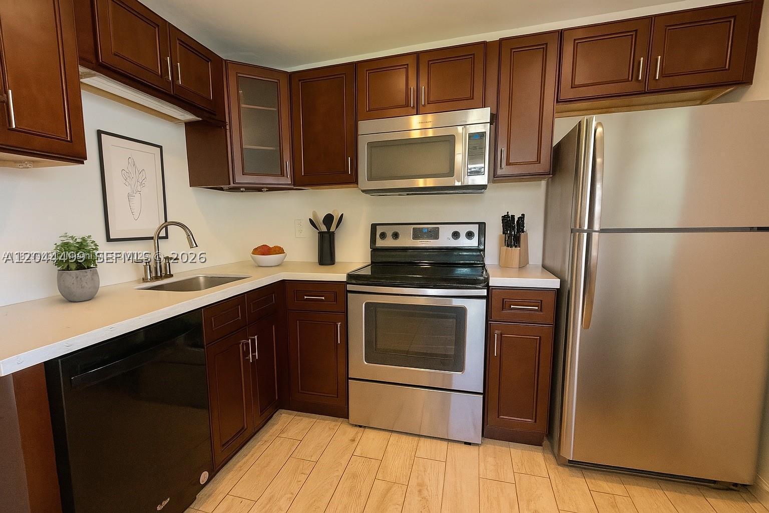1044 S Independence Dr 1044i Property Photo 3