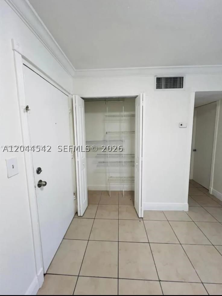 606 W 81st St 224 Property Photo 4
