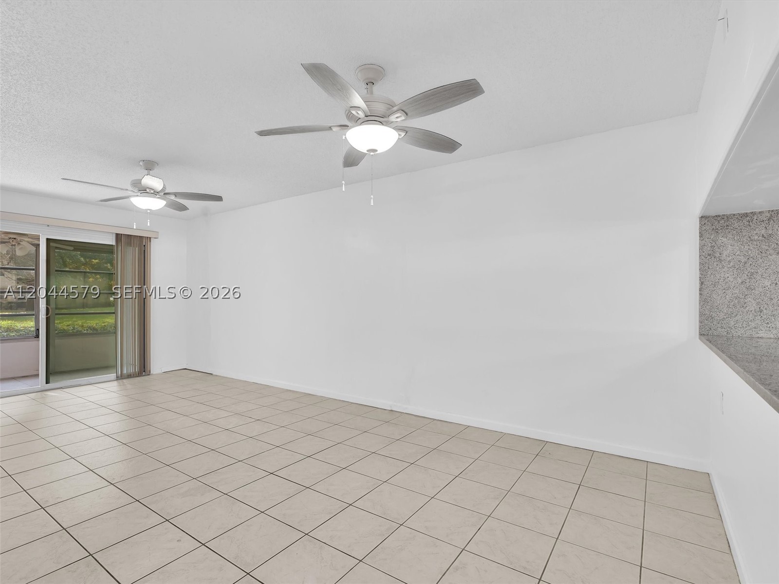 1212 Se Bahama Bnd G1 Property Photo 4