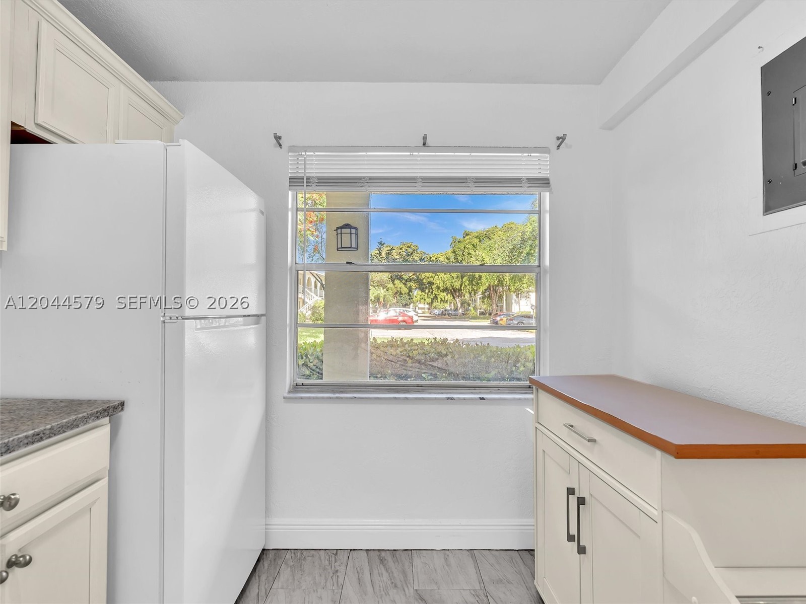 1212 Se Bahama Bnd G1 Property Photo 6