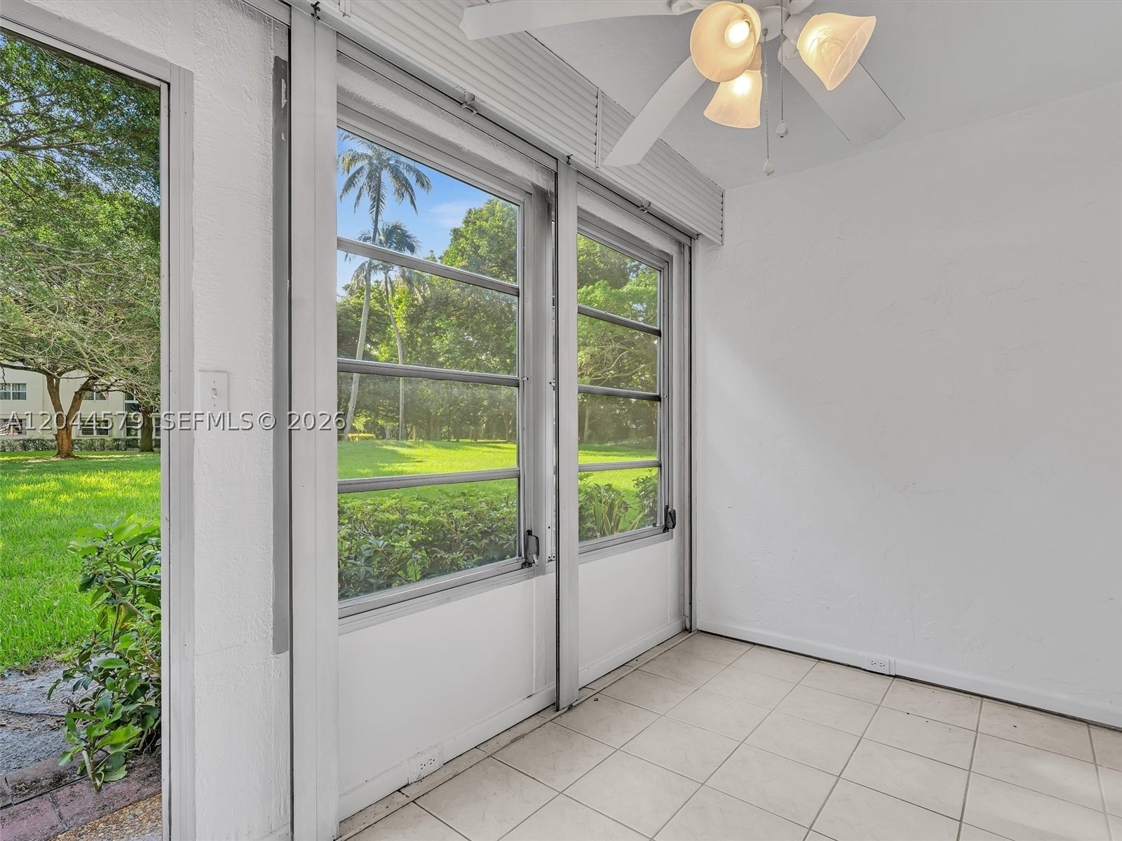 1212 Se Bahama Bnd G1 Property Photo 14