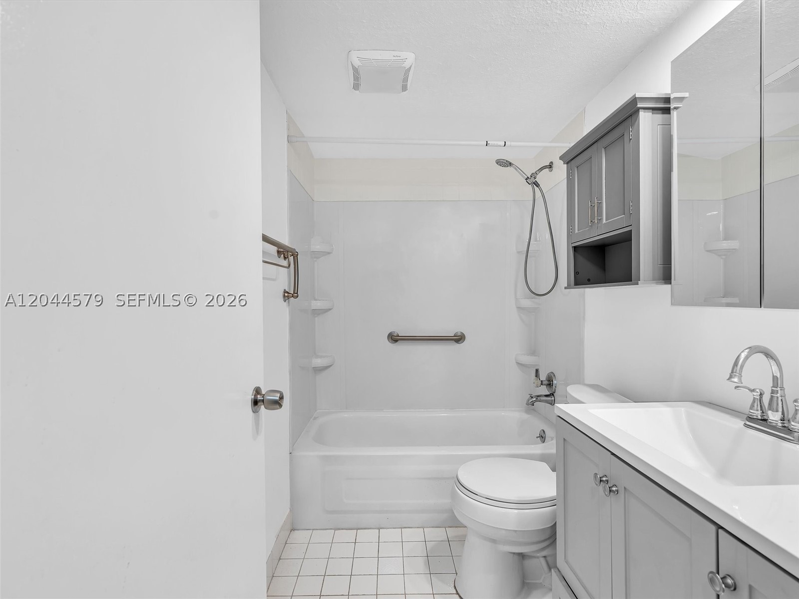 1212 Se Bahama Bnd G1 Property Photo 32