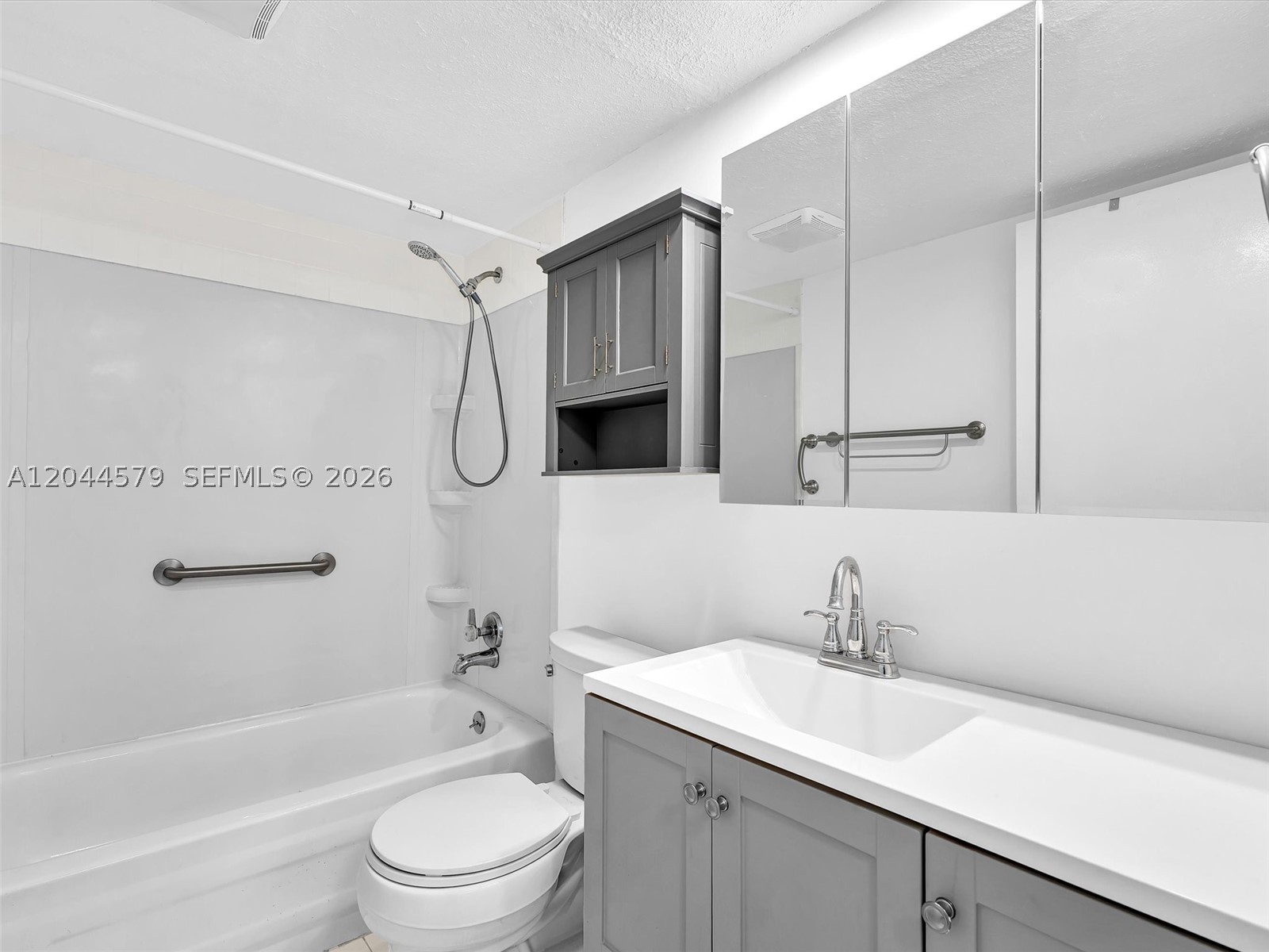 1212 Se Bahama Bnd G1 Property Photo 33