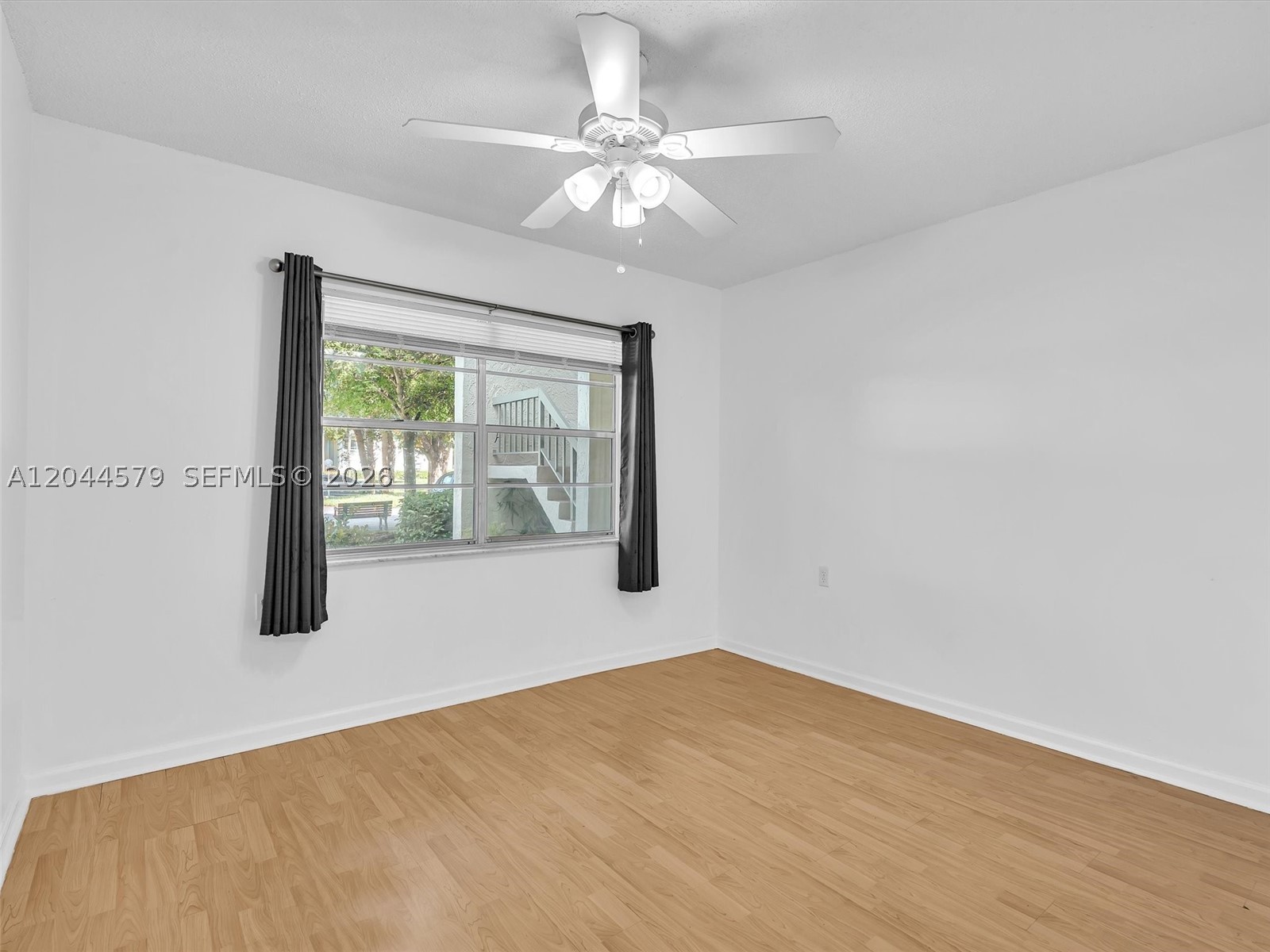 1212 Se Bahama Bnd G1 Property Photo 35
