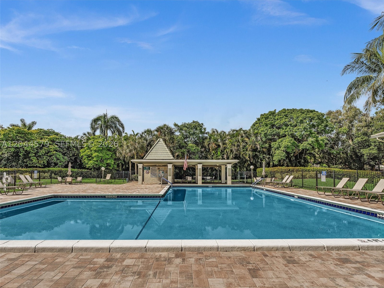 1212 Se Bahama Bnd G1 Property Photo 52