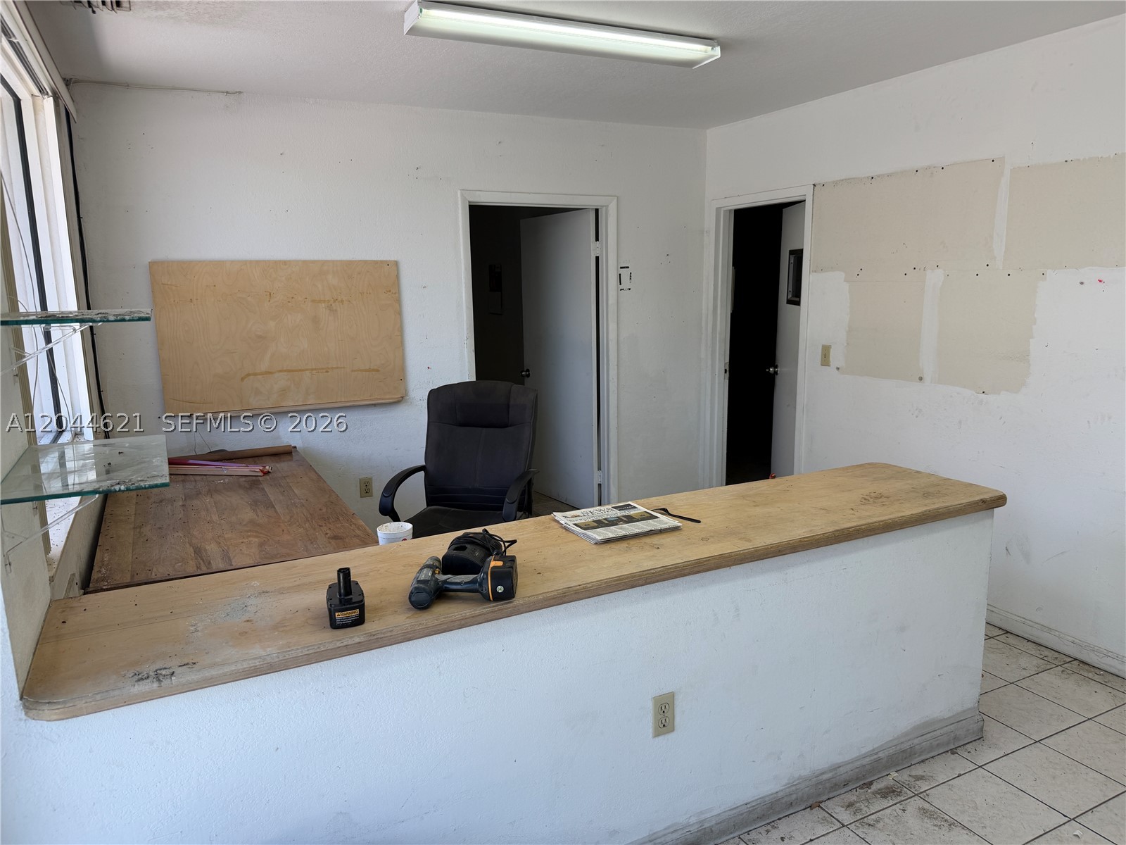 12 Ne 3rd Street Property Photo 2