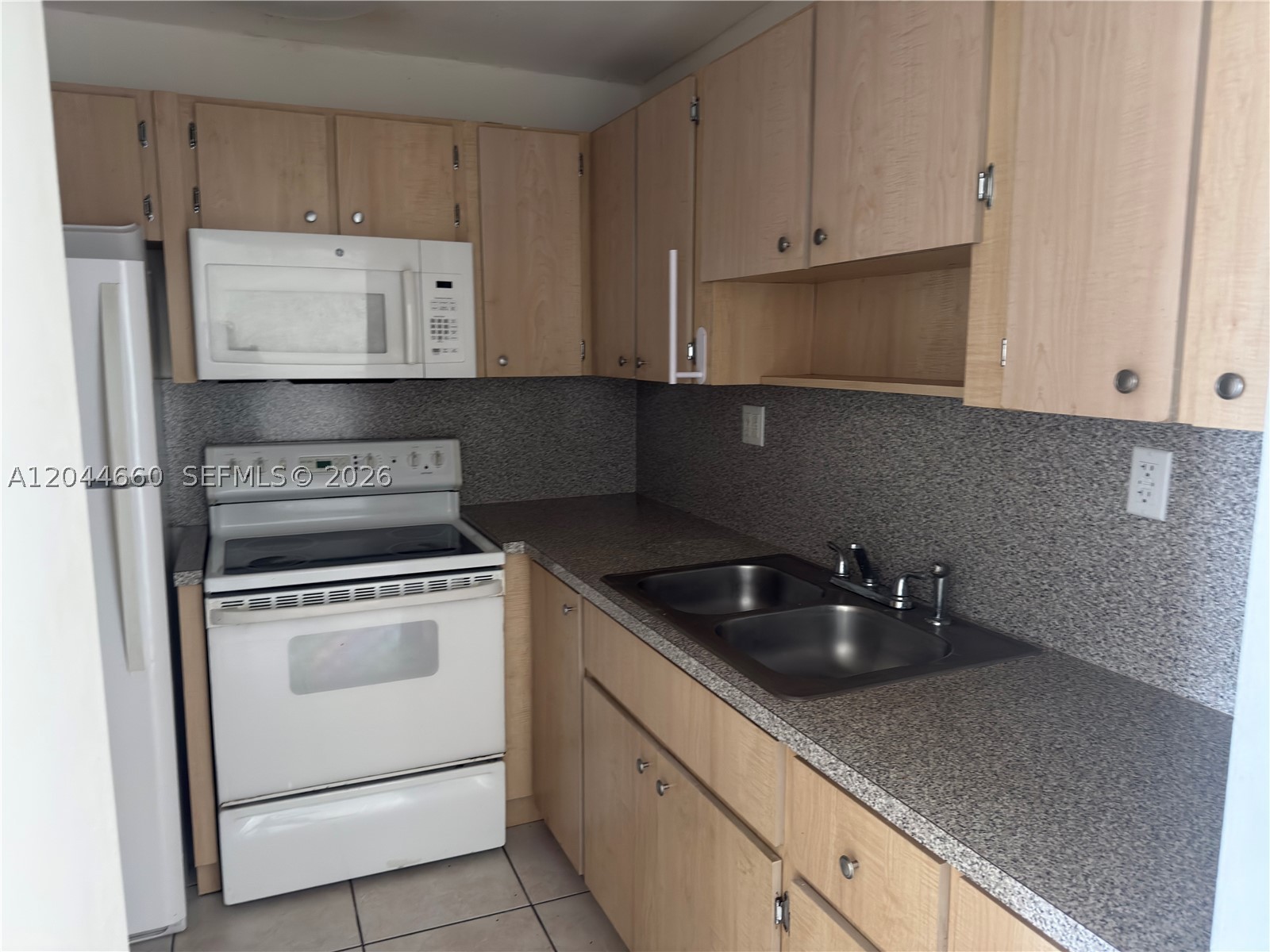 A12044660 Property Photo 11
