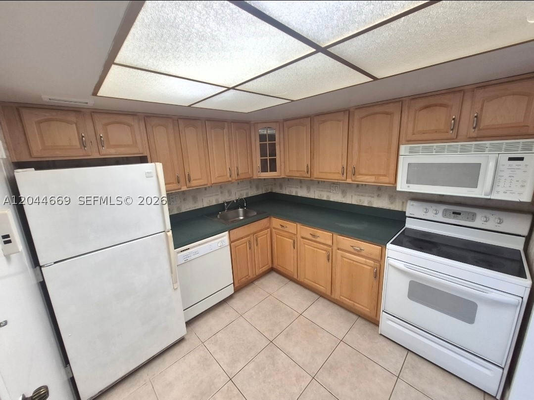 3180 S Ocean Dr 621 Property Photo 2