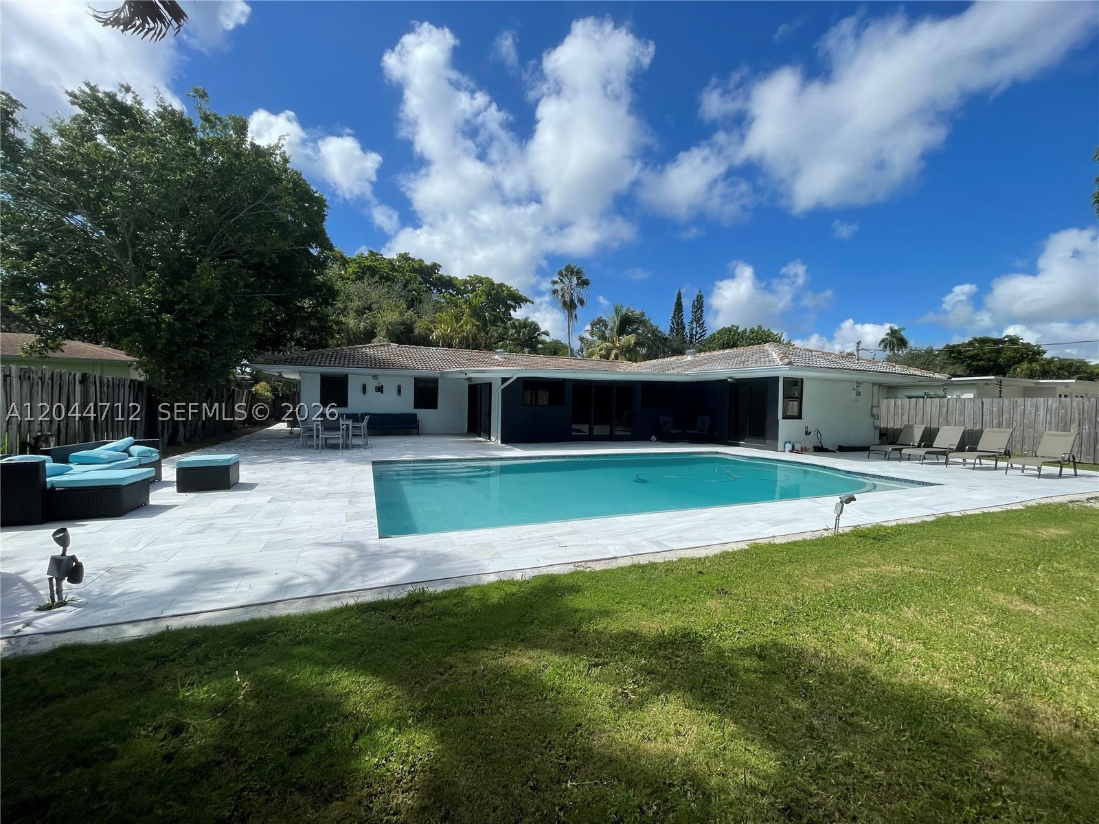 2115 Alamanda Dr Property Photo 1
