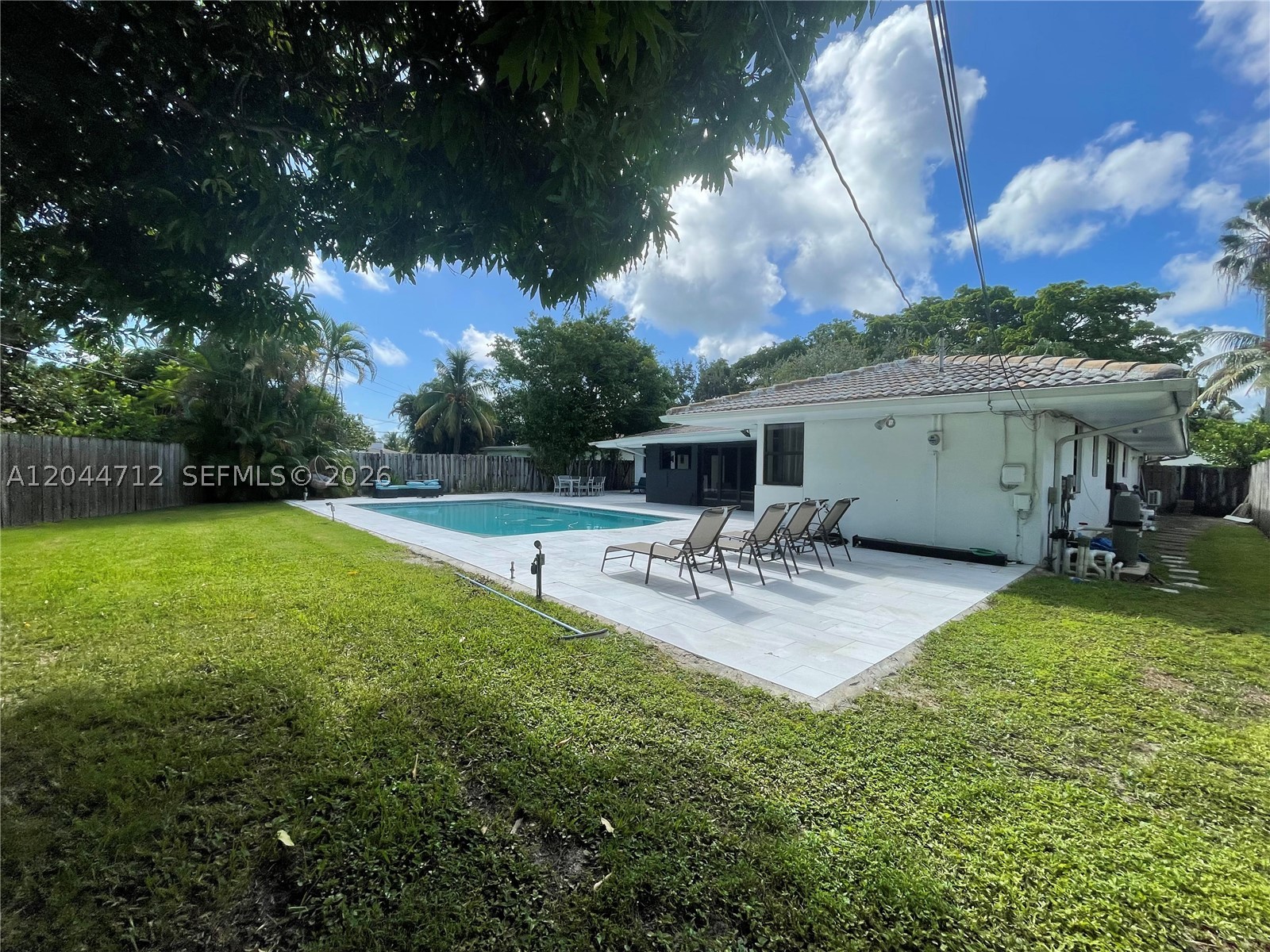 2115 Alamanda Dr Property Photo 3