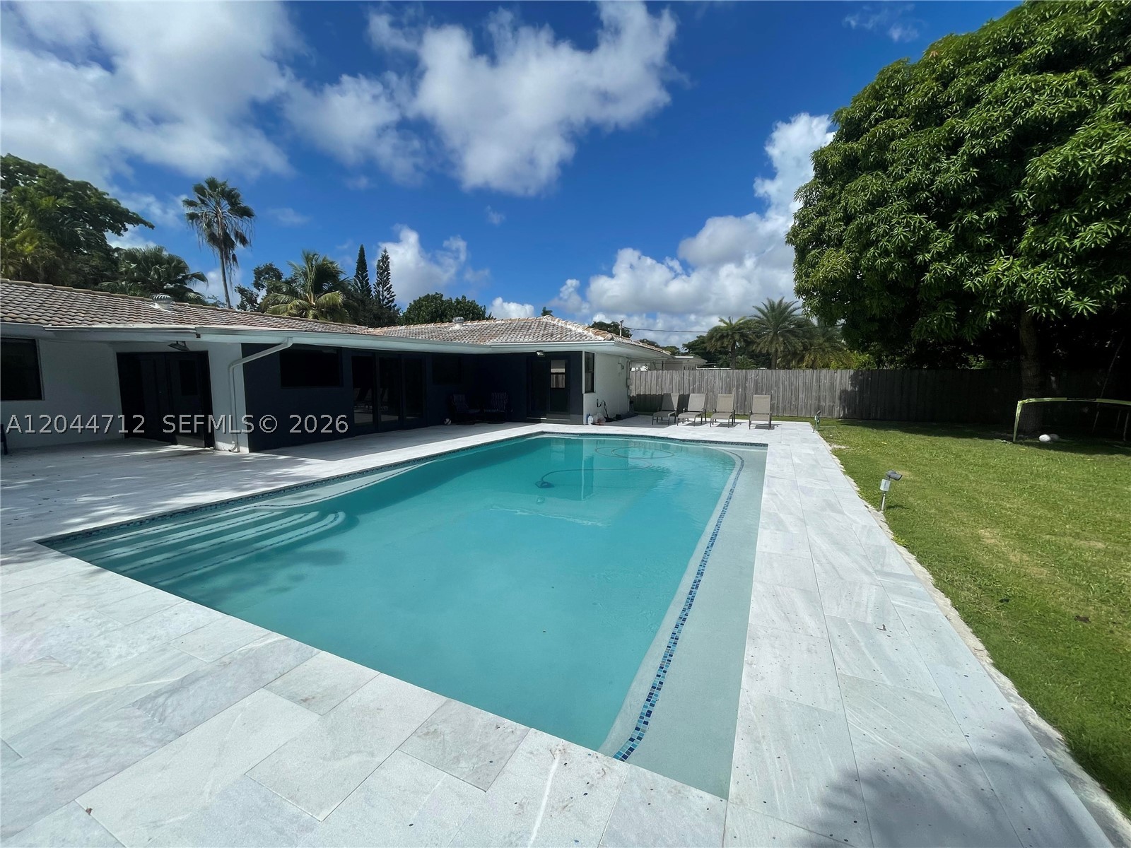 2115 Alamanda Dr Property Photo 4