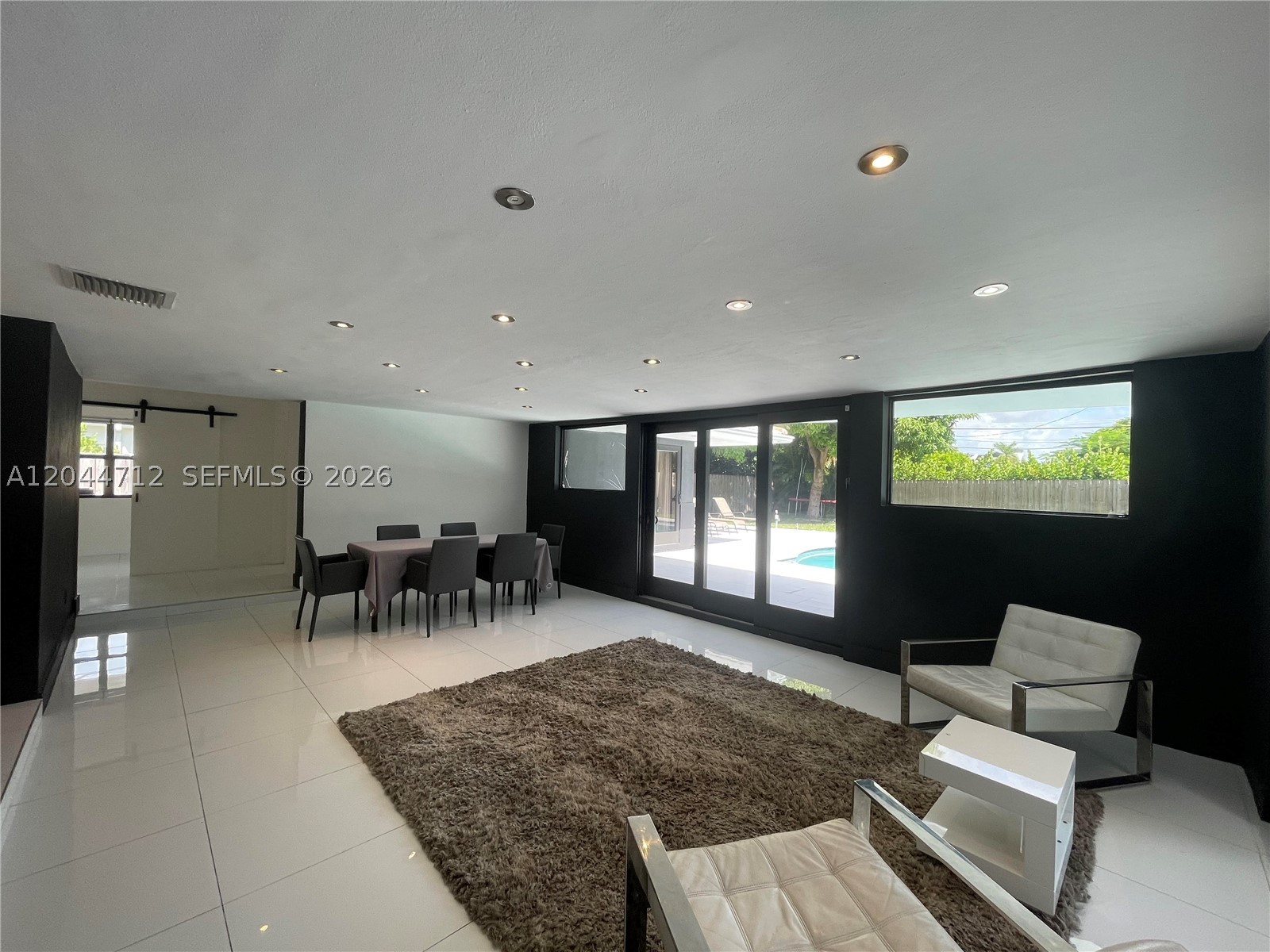 2115 Alamanda Dr Property Photo 9