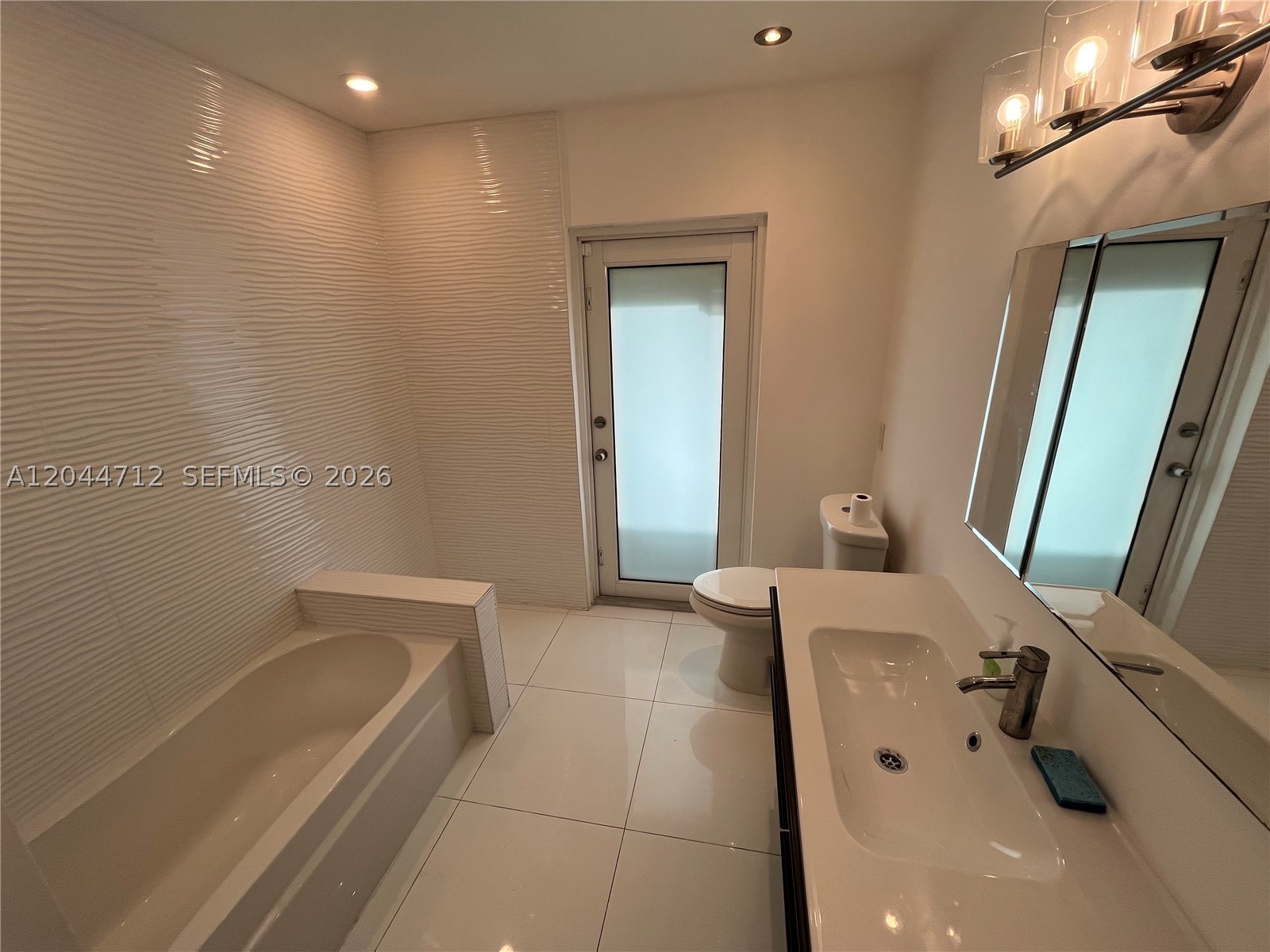 2115 Alamanda Dr Property Photo 14