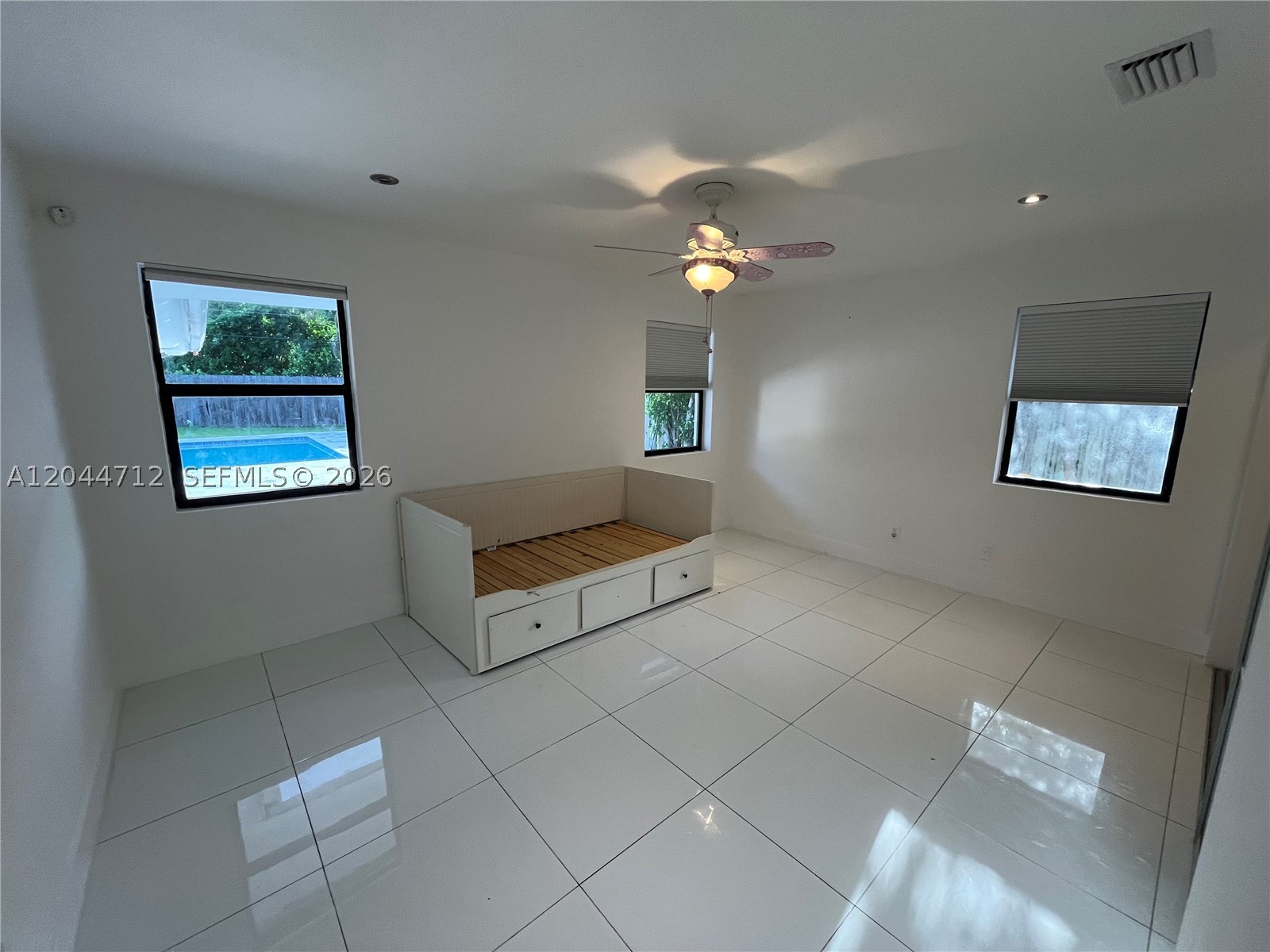 2115 Alamanda Dr Property Photo 16