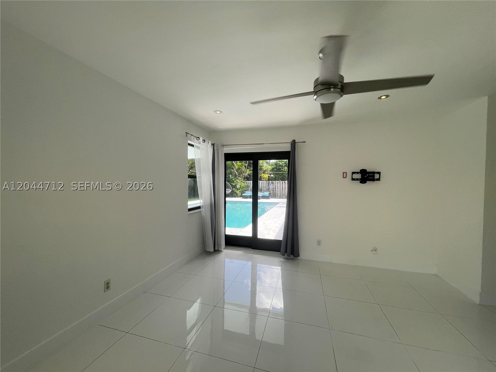 2115 Alamanda Dr Property Photo 20