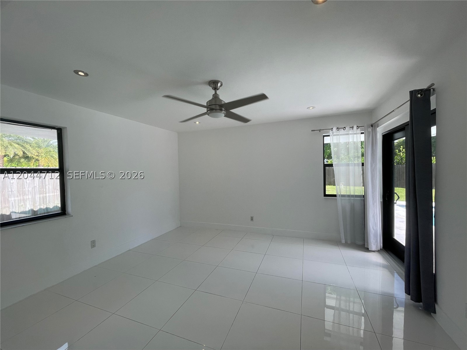 2115 Alamanda Dr Property Photo 21