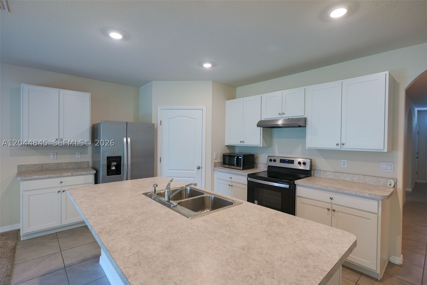 660 Cotulla Dr Property Photo 3