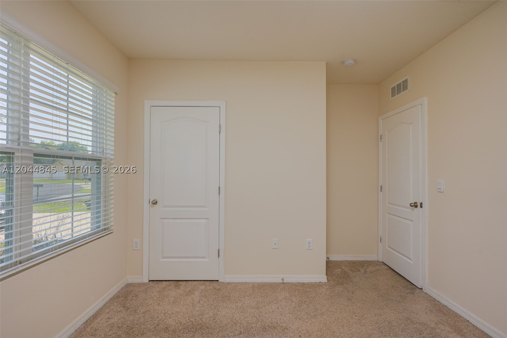 660 Cotulla Dr Property Photo 8