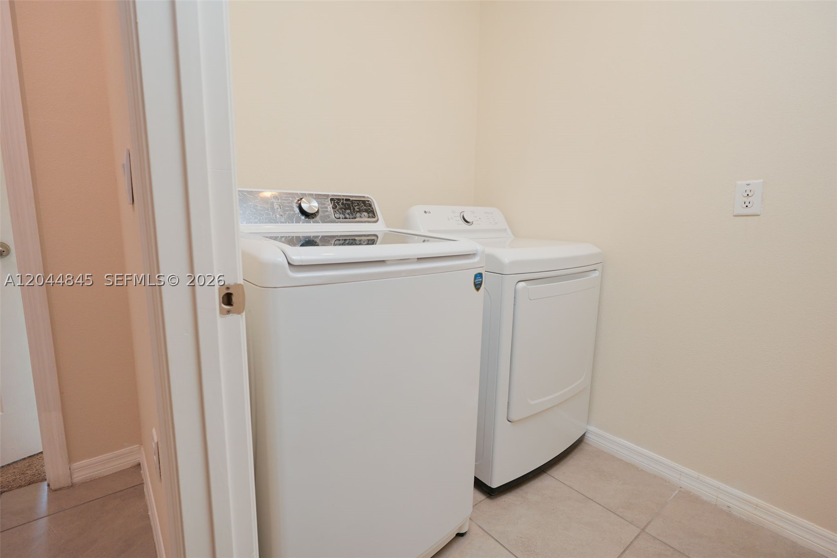 660 Cotulla Dr Property Photo 12