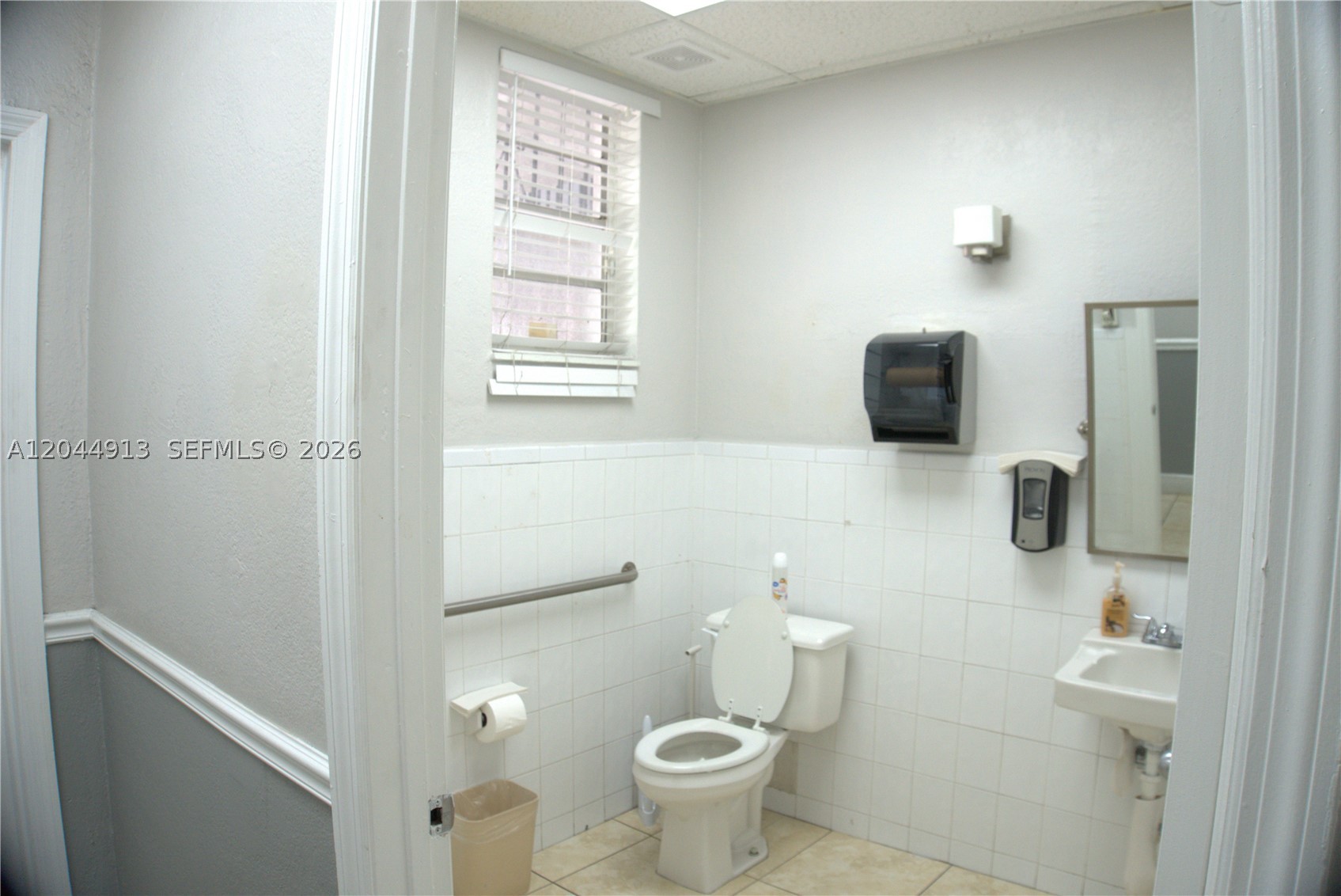 2433 Nw 7th St Property Photo 23