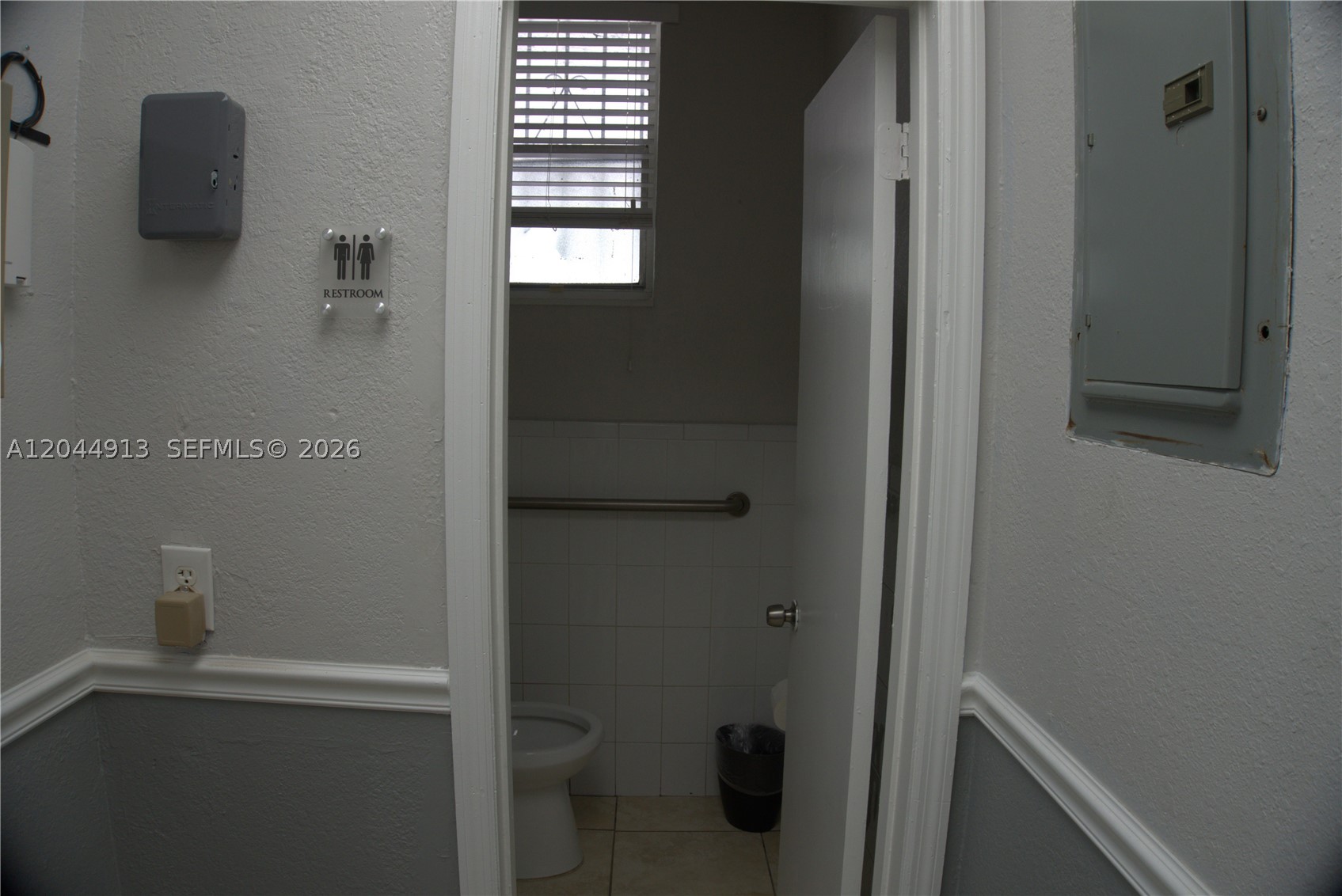 2433 Nw 7th St Property Photo 29