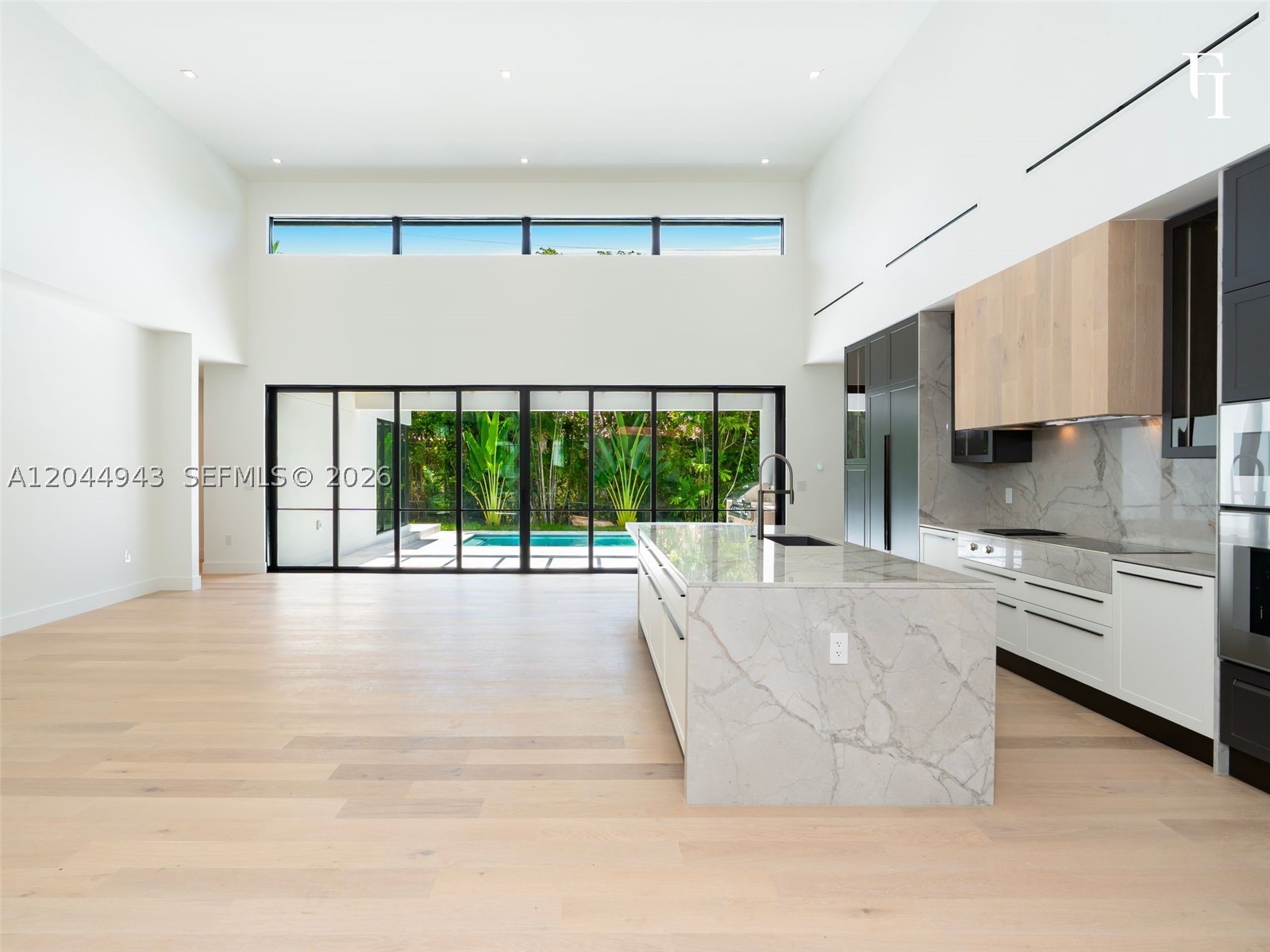 1111 Alberca St Property Photo 6