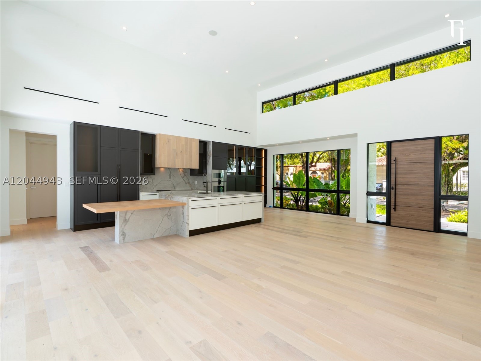 1111 Alberca St Property Photo 8