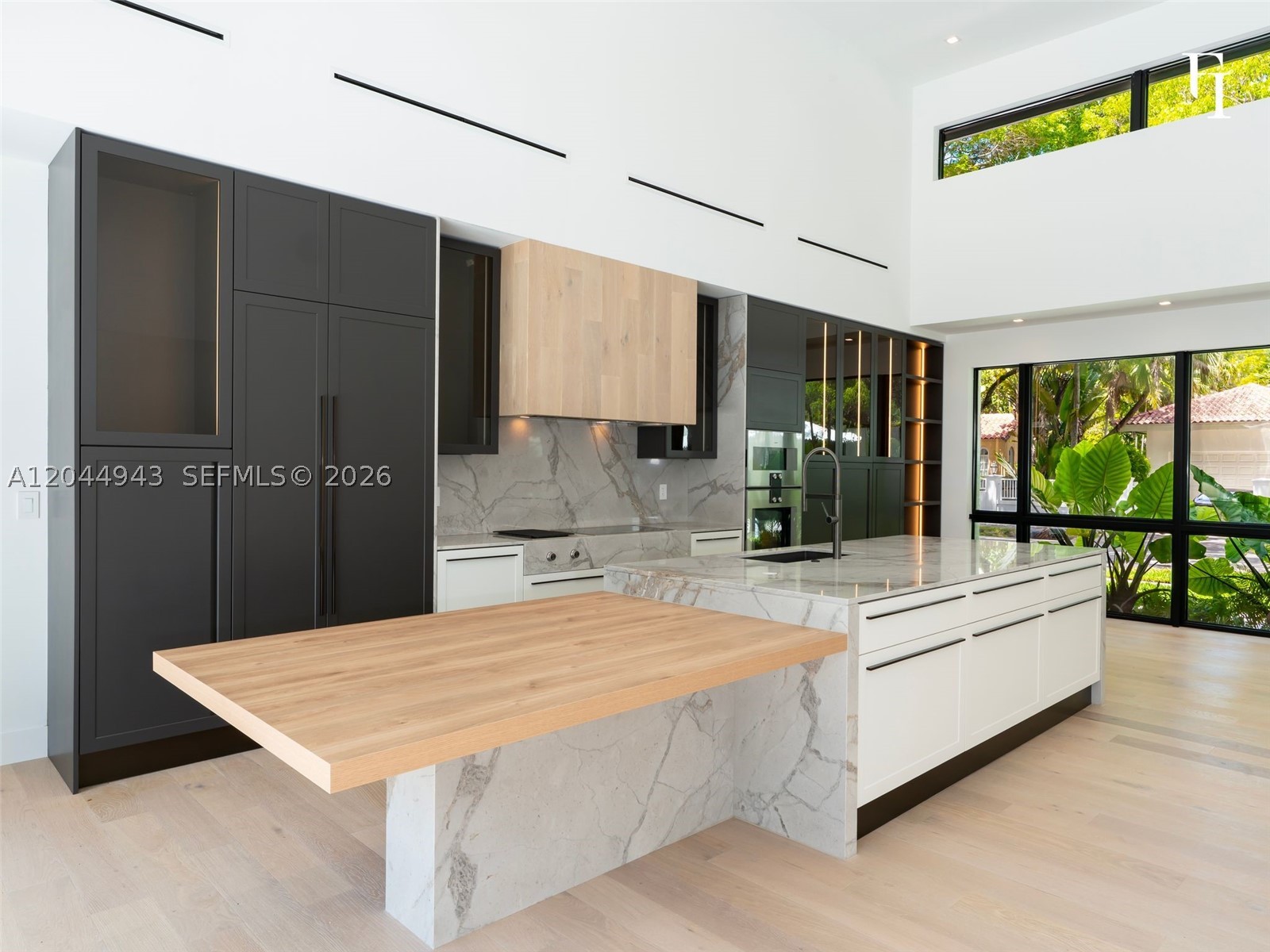 1111 Alberca St Property Photo 9