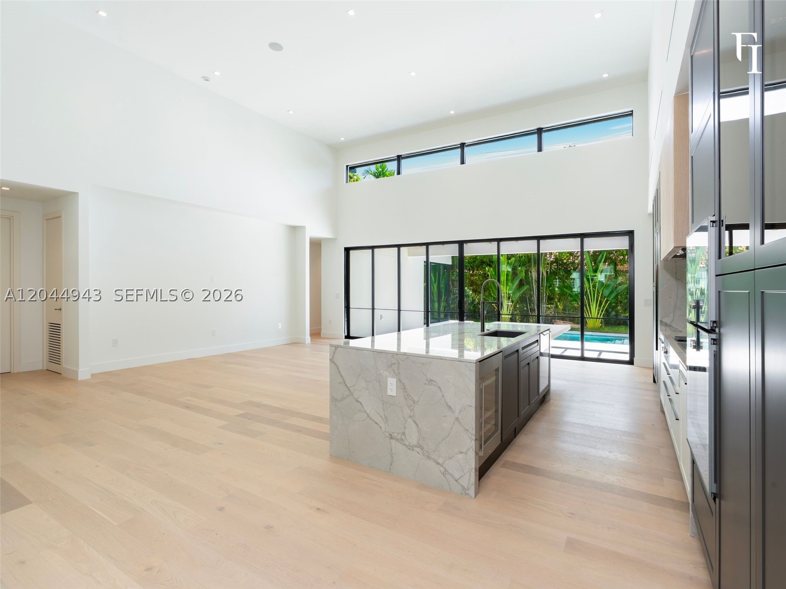 1111 Alberca St Property Photo 12