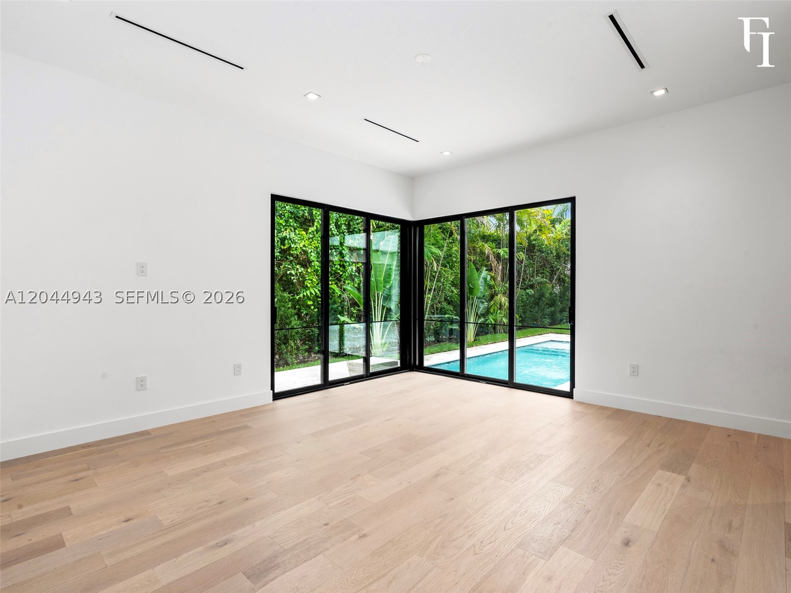 1111 Alberca St Property Photo 32
