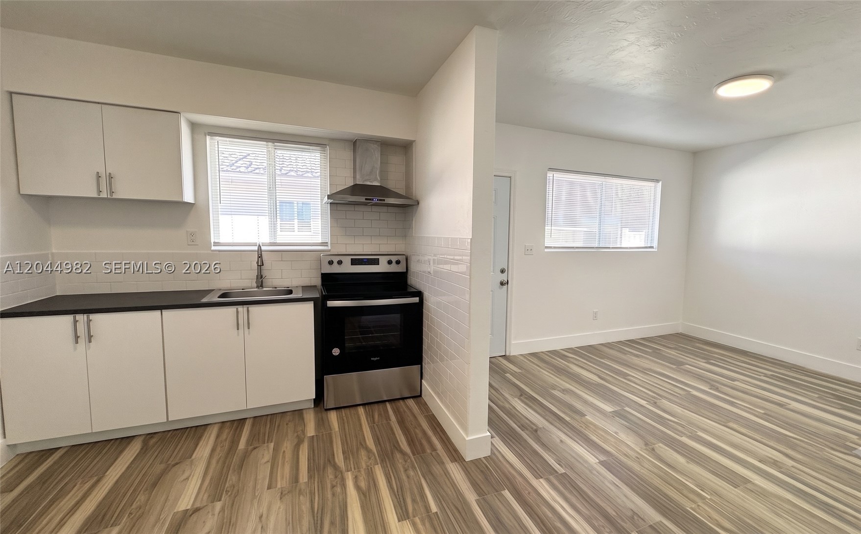 120 Ne 55th St 4 Property Photo 1