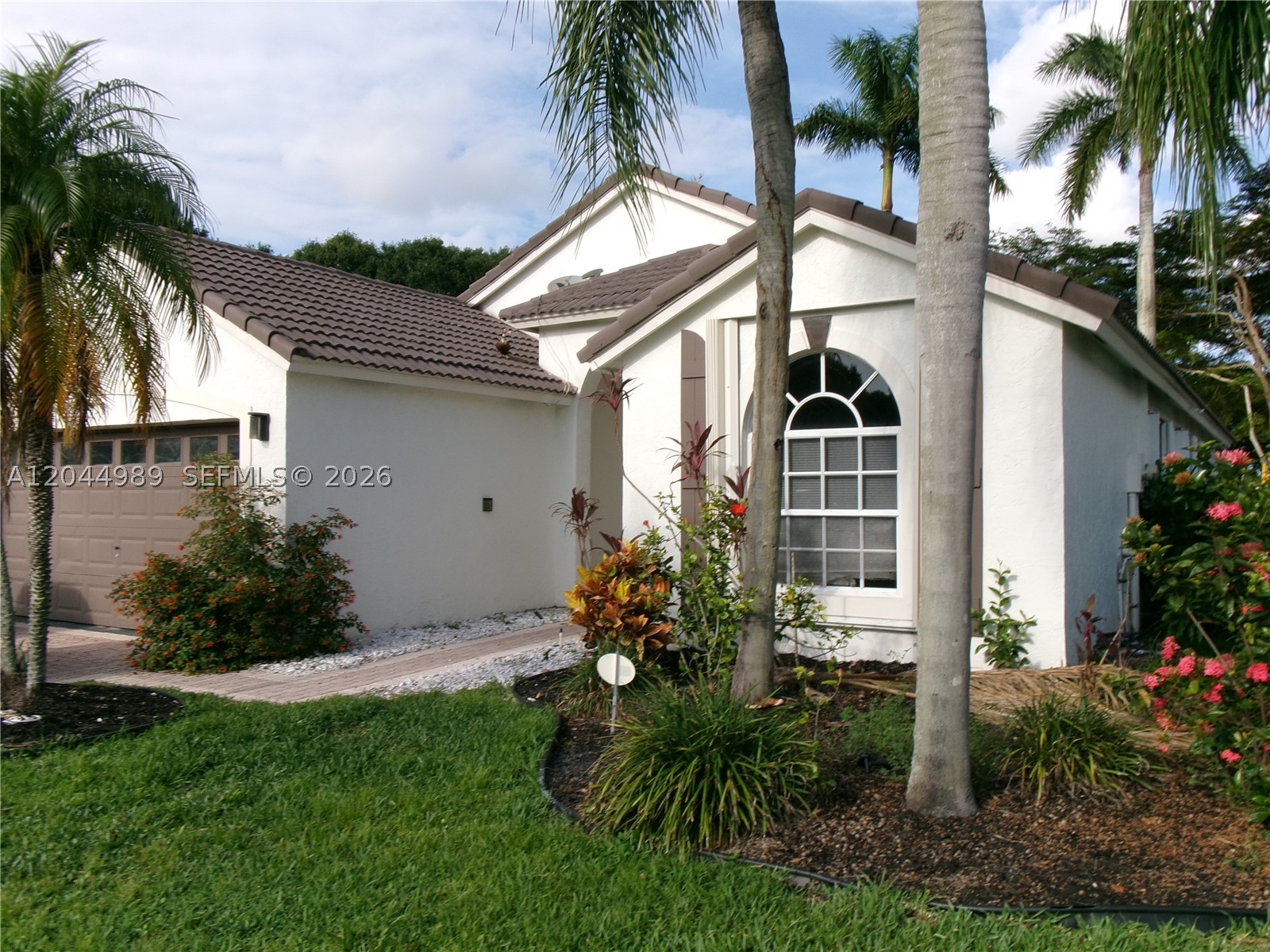 1971 Oak Berry Cir Property Photo 5