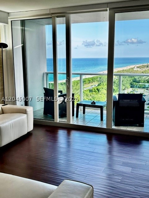 100 Bayview Dr 2124 Property Photo 1