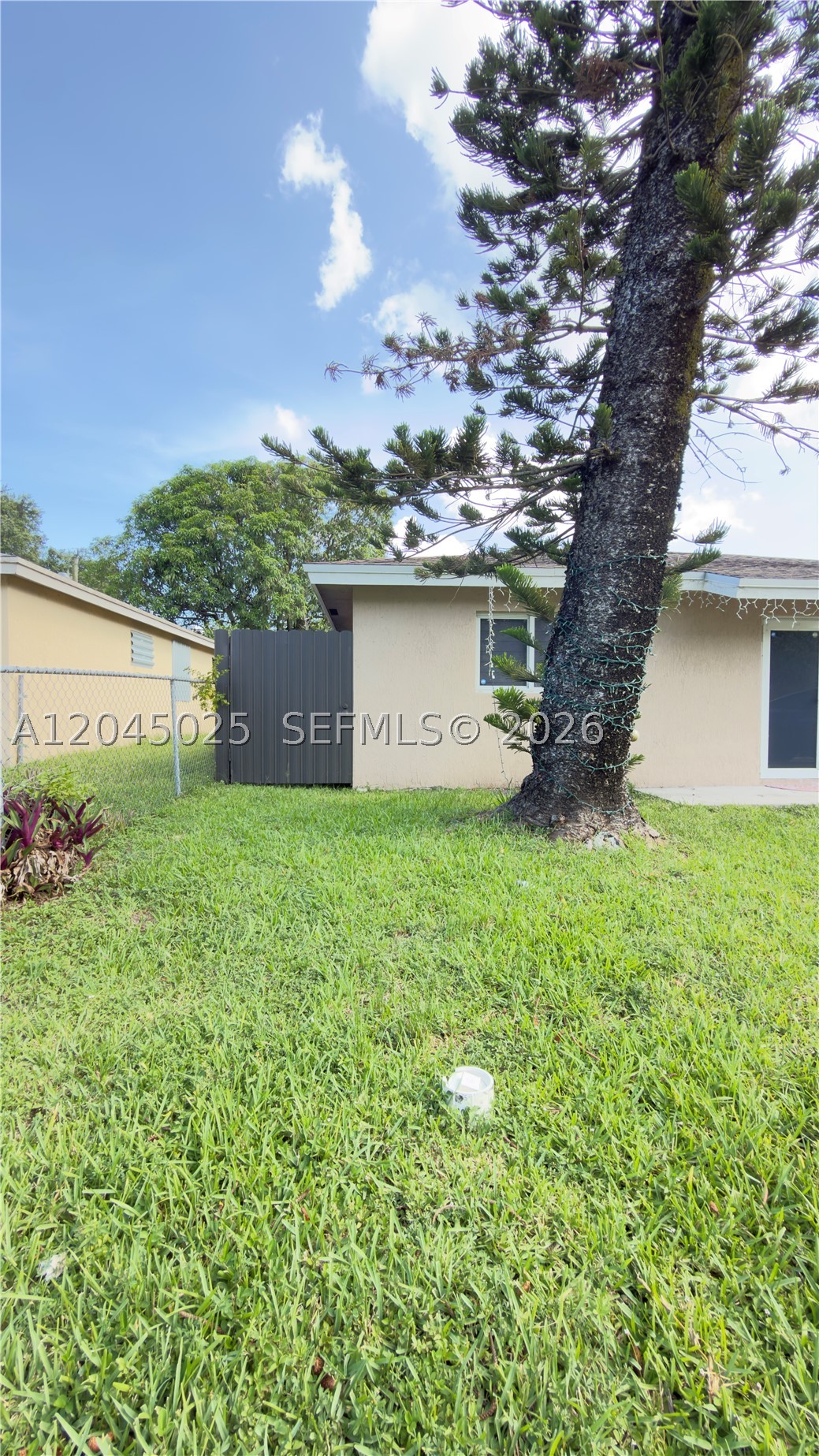 920 Nw 65th St Property Photo 4