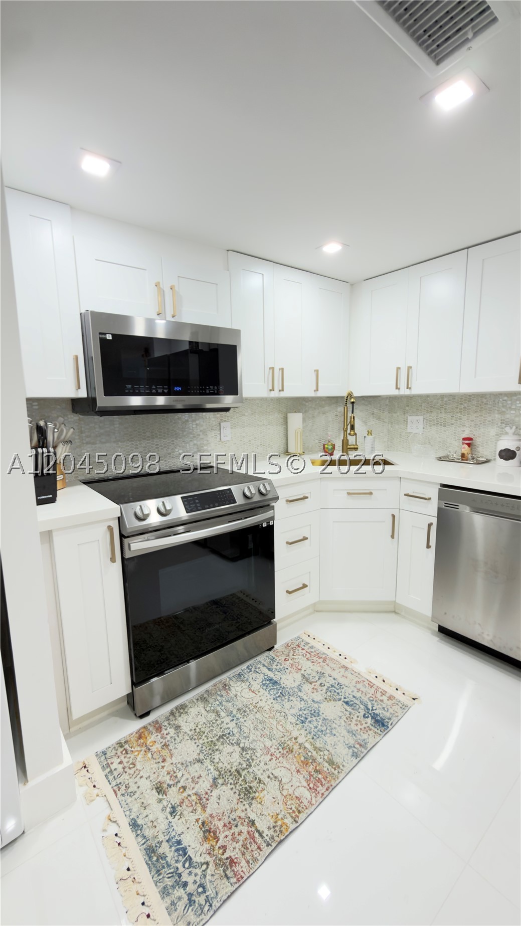 2333 Brickell Ave 614 Property Photo 3