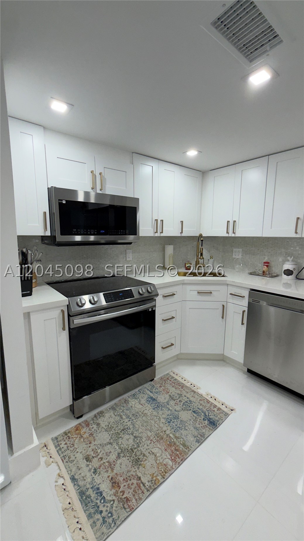2333 Brickell Ave 614 Property Photo 4