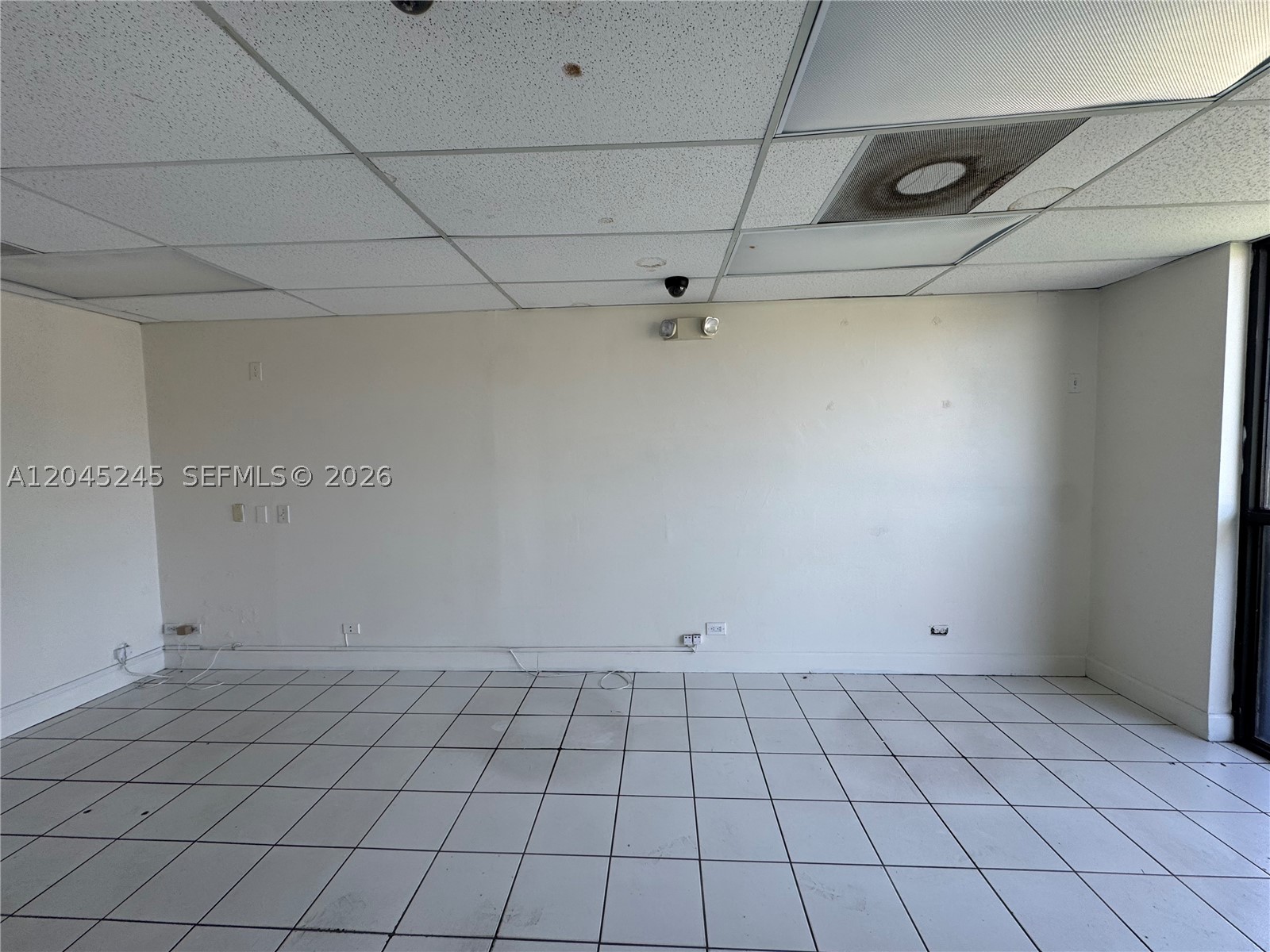 90 Nw 79th Ave Property Photo 3