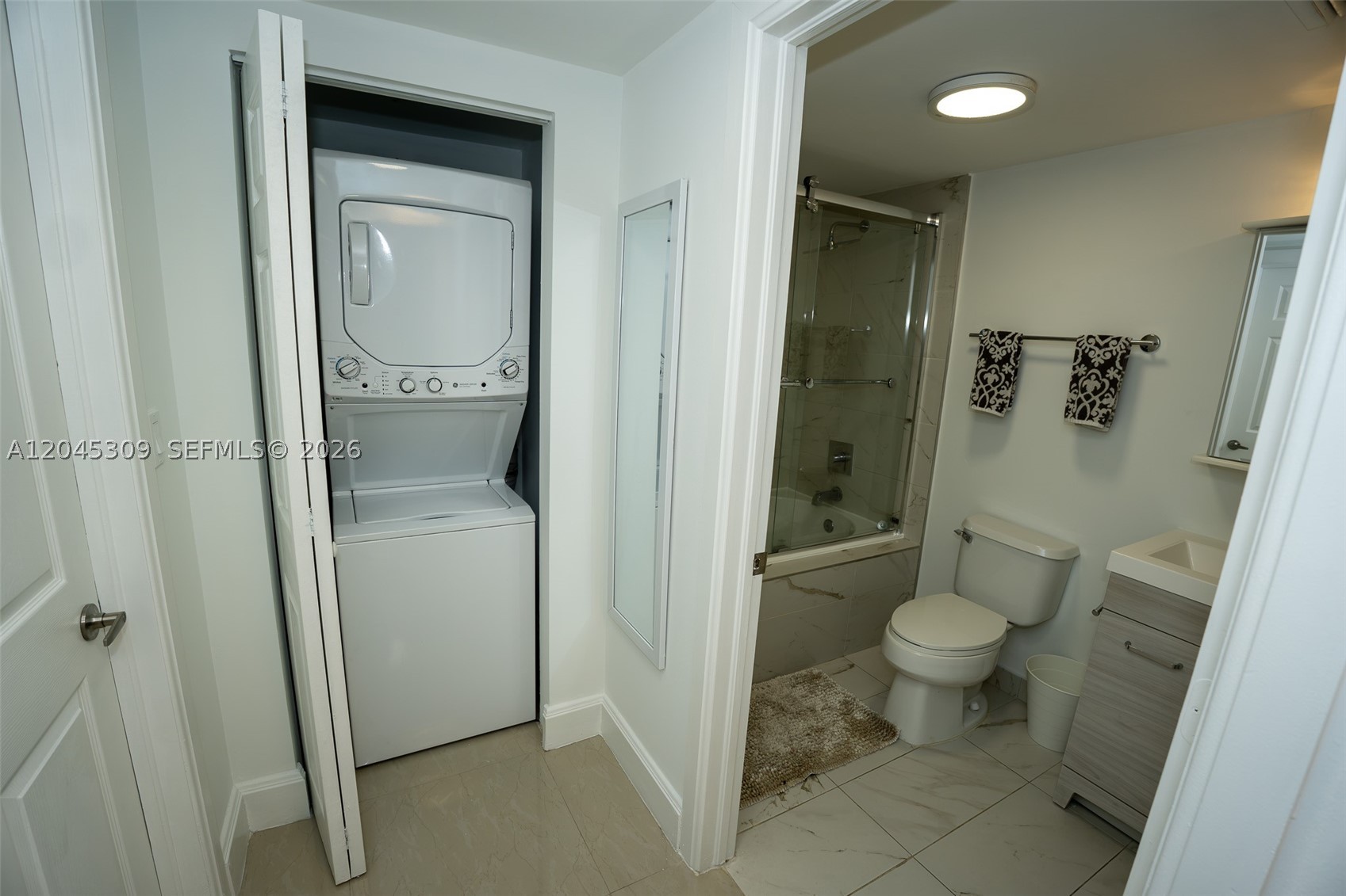 2951 S Bayshore Dr 716 Property Photo 5