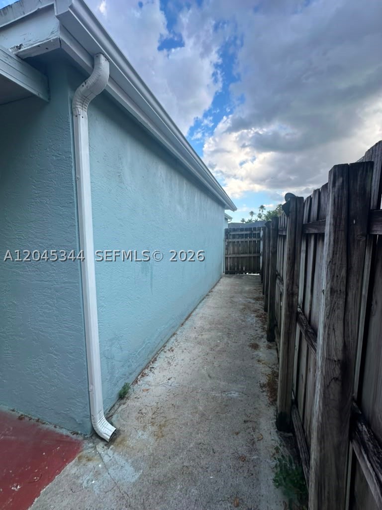 768 Sw 9th St Property Photo 17