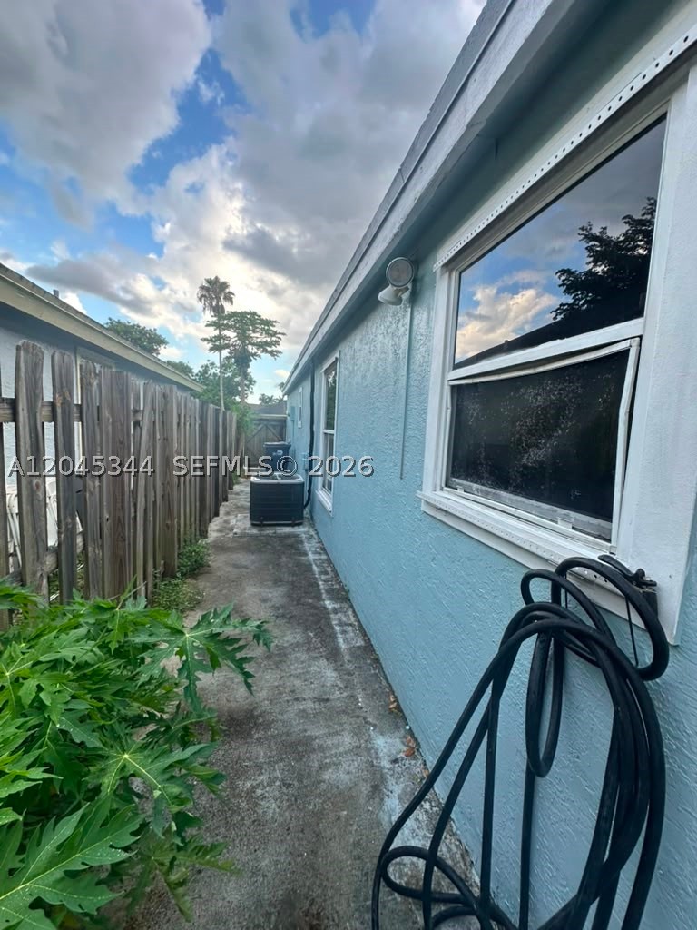 768 Sw 9th St Property Photo 18
