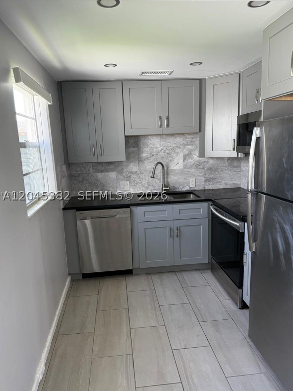 165 Fanshaw D 165 Property Photo 11