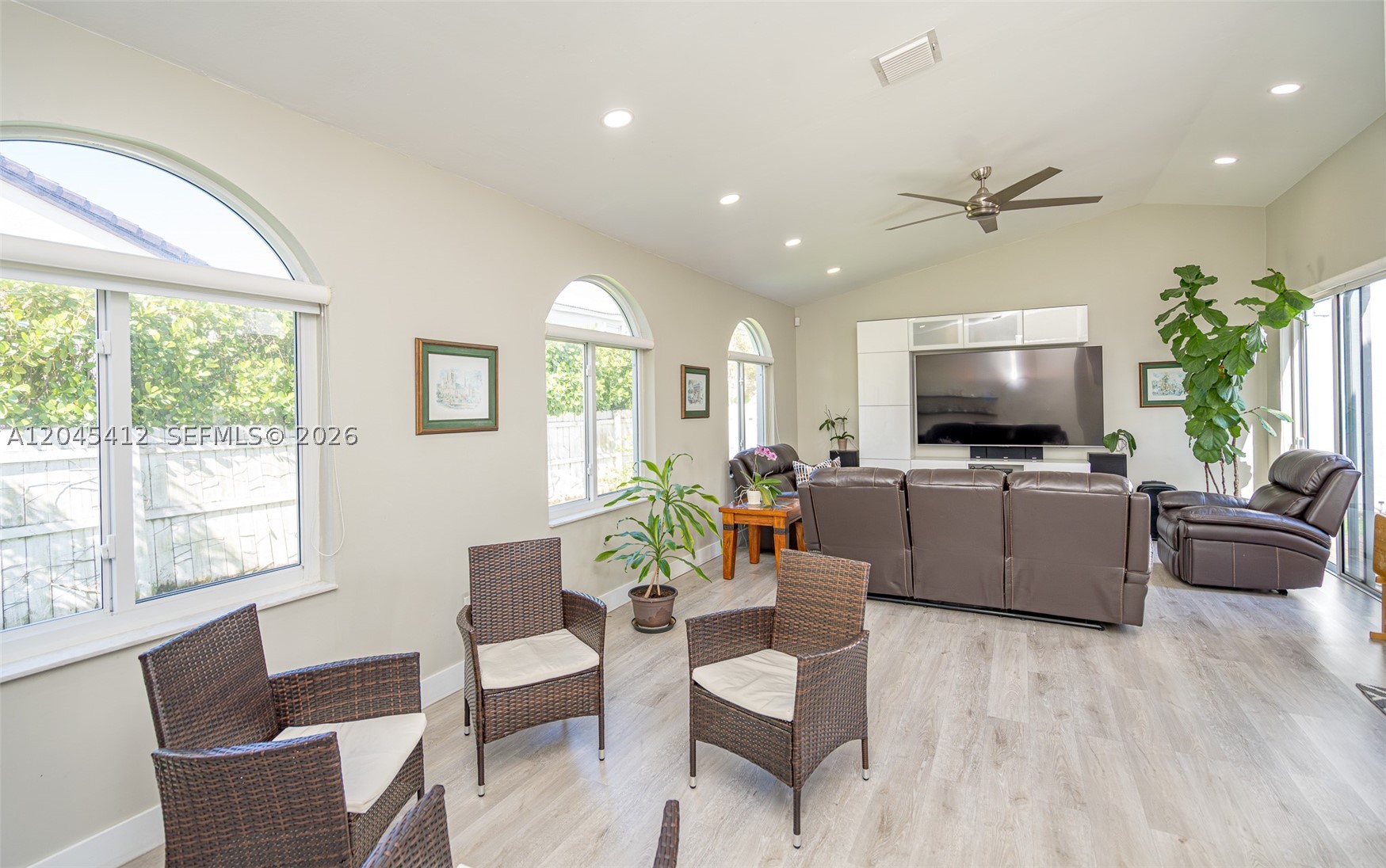 A12045412 Property Photo 8