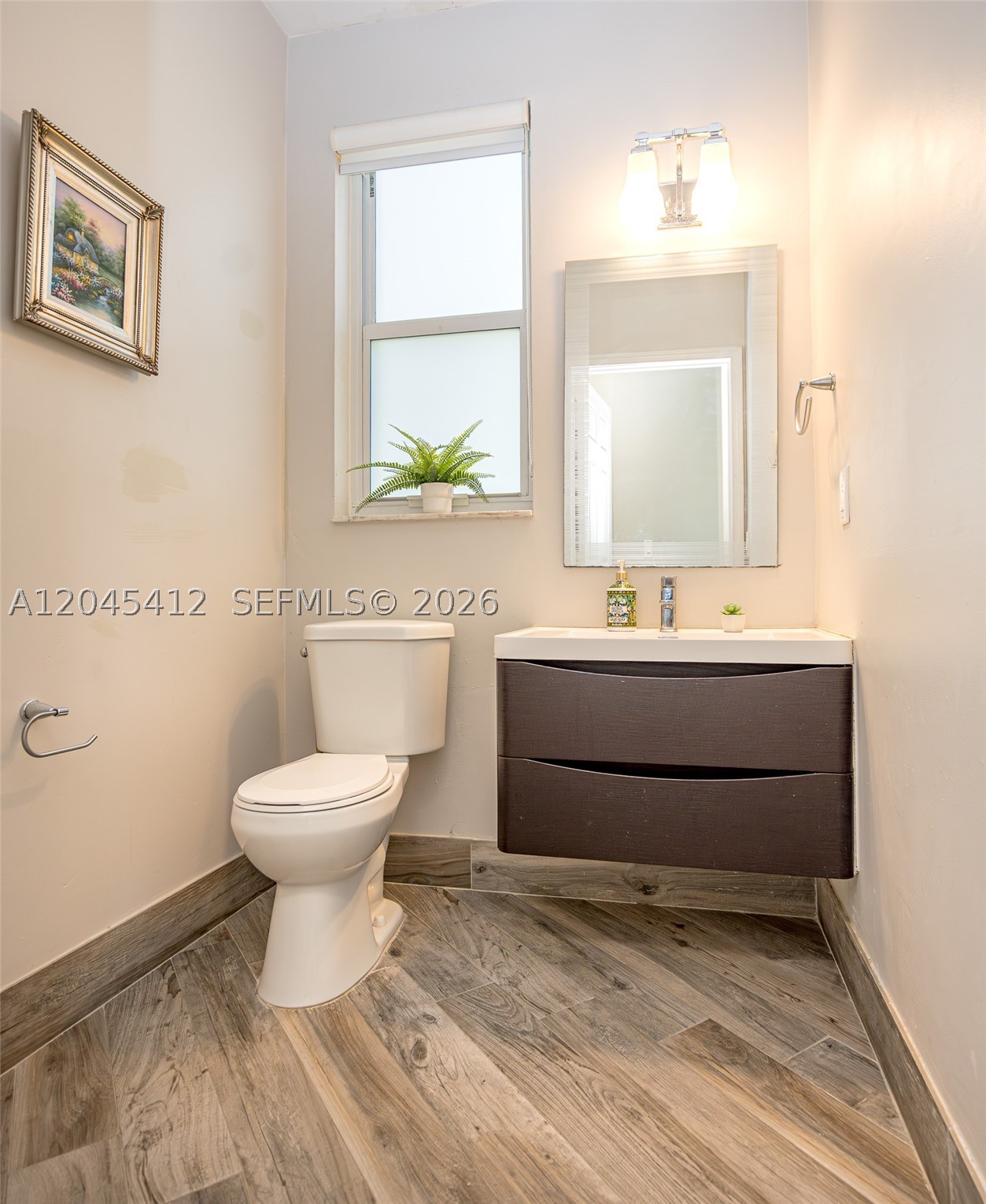 A12045412 Property Photo 10