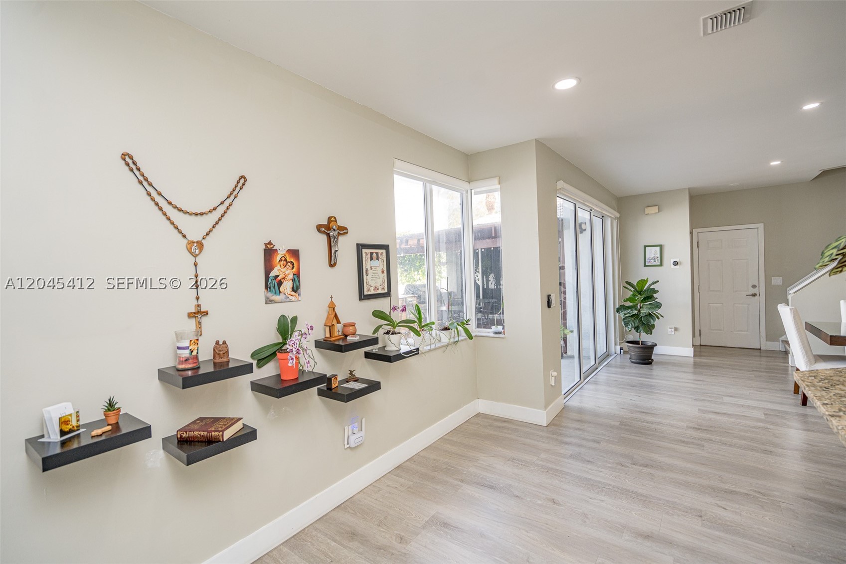 A12045412 Property Photo 11