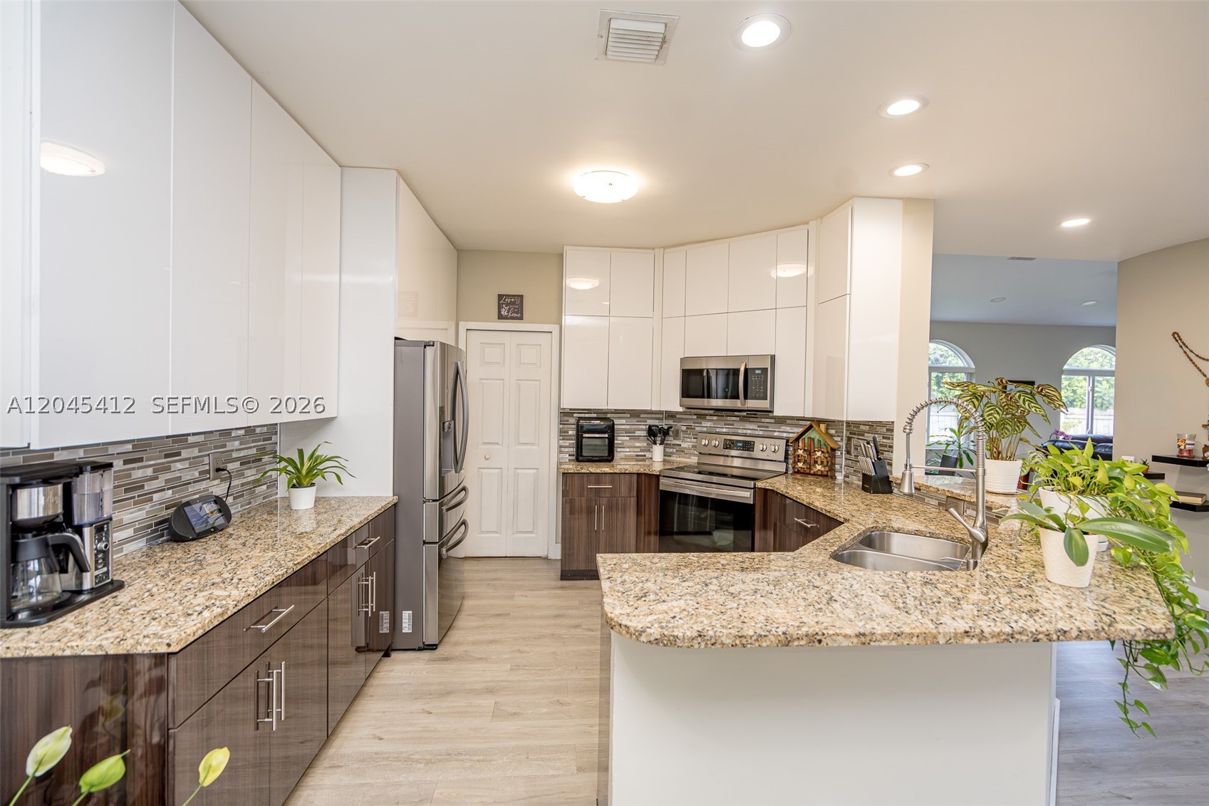 A12045412 Property Photo 14