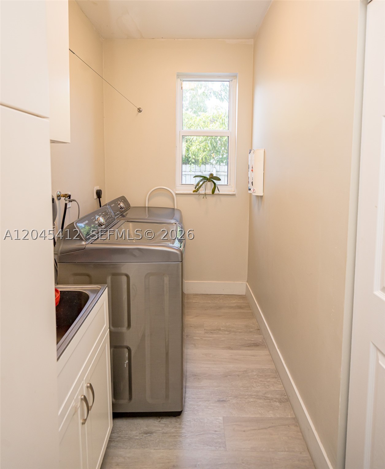 A12045412 Property Photo 18