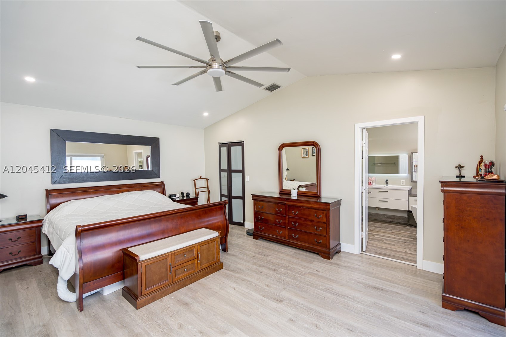 A12045412 Property Photo 26
